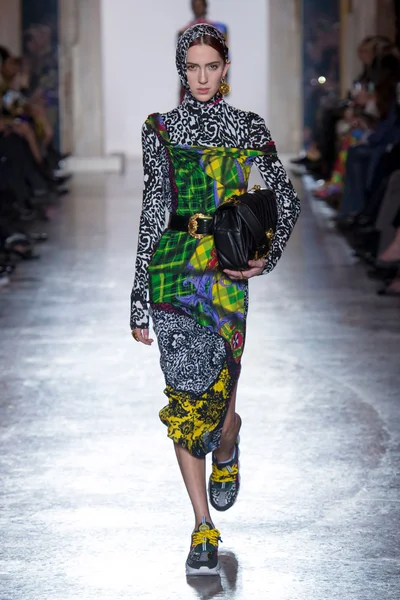 Look 17